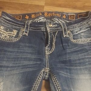 Women's distressed skinny jeans